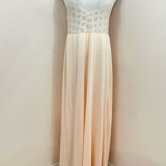 Vintage 70’s Peach Nylon & Lace Maxi NightGown Plunging Neckline L - Picture 2 of 10